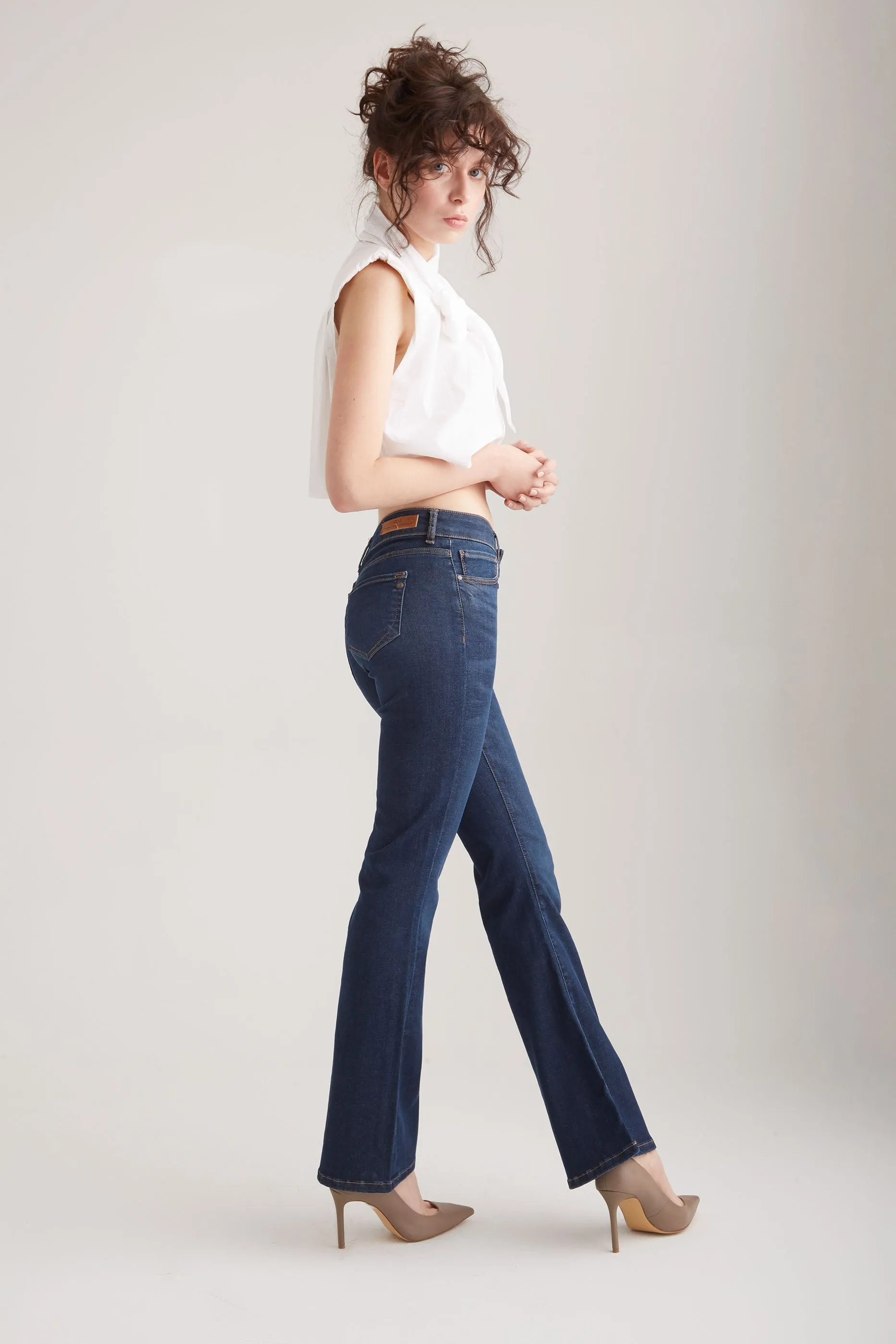 Laura - Mid Waist Flare Jeans - Dark Blue Vintage