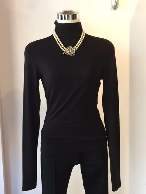 Sarah Pacini: Sweater (F16)***