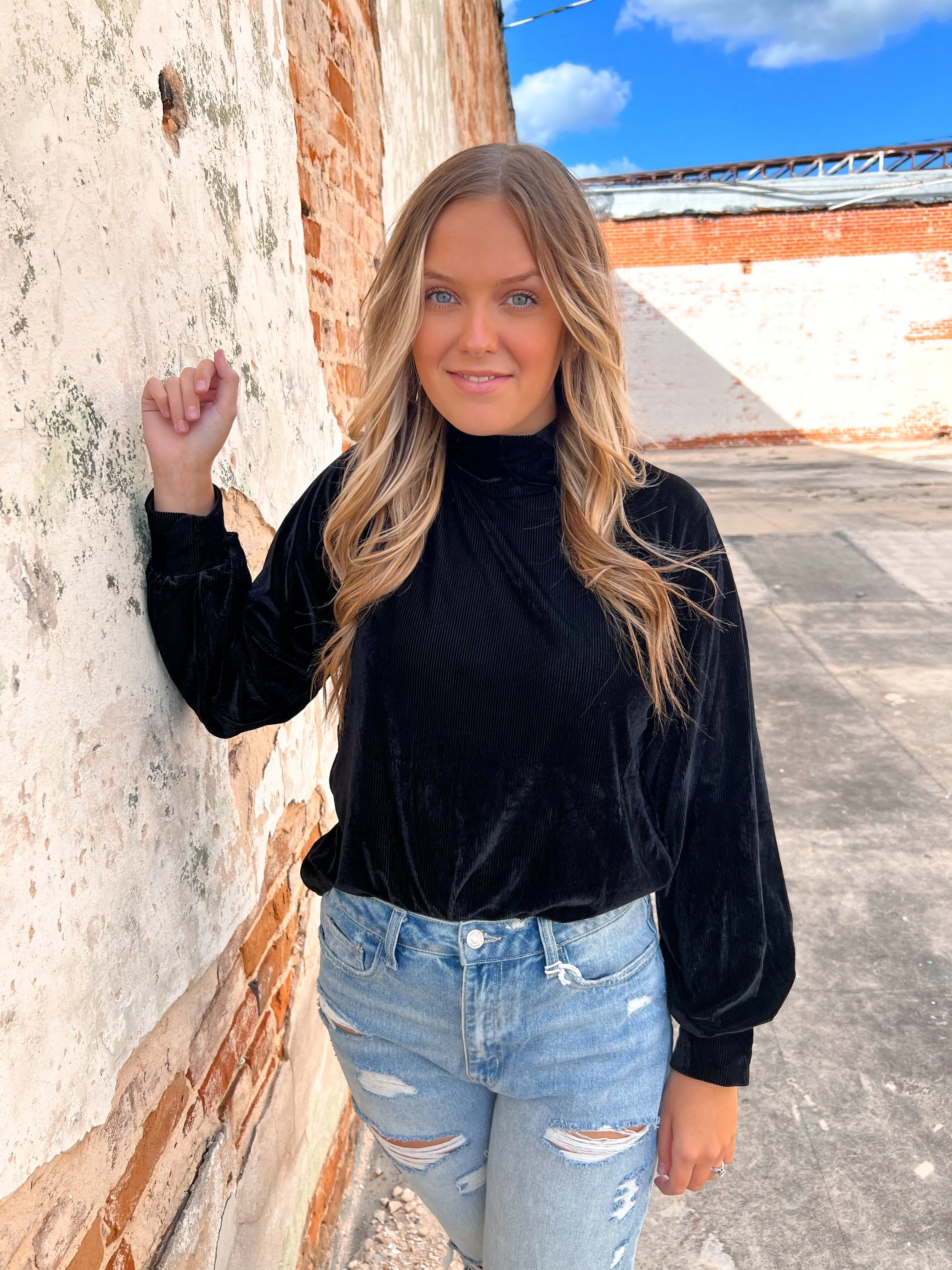 Zaeli Velvet Turtleneck Black